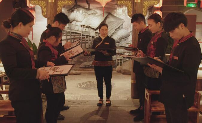 想提高火鍋加盟店利潤，得從培養(yǎng)服務員開始