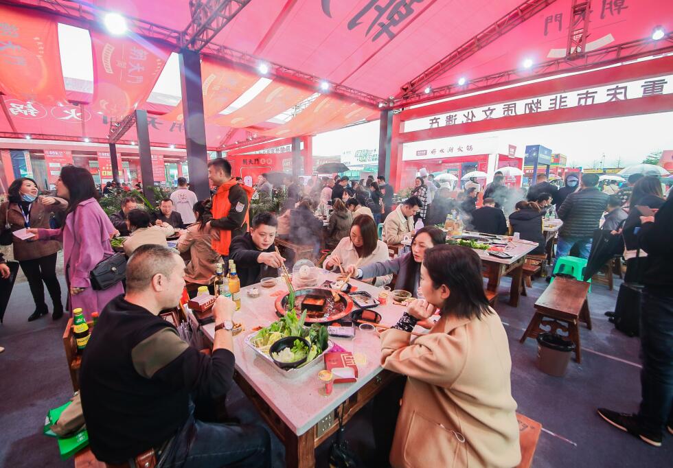 來重慶除了打卡網(wǎng)紅景點(diǎn)，還可以品嘗人間煙火！
